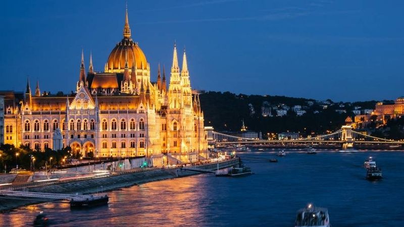 Musikreise und Flussreise mit Thurgau Travel Budapest by night