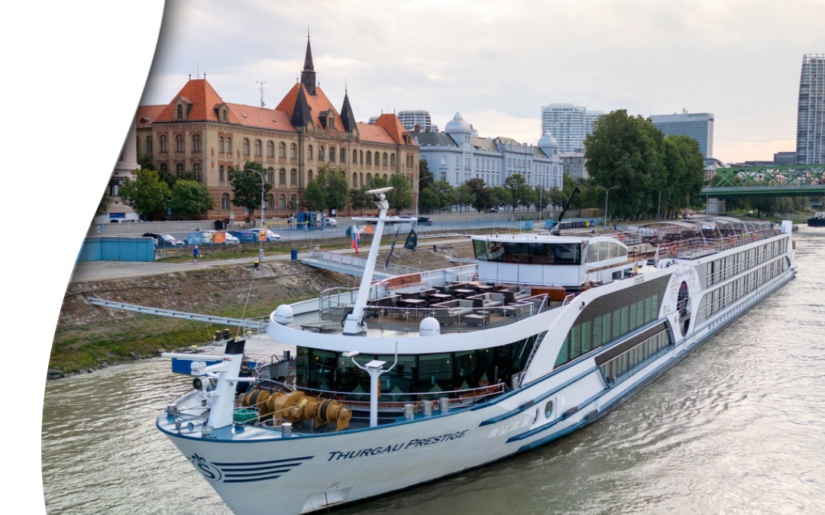 Auktion Thurgau Prestige Blick auf das Oberdeck mit Steuerhaus auf einer Flusskreuzfahrt mit der Thurgau Prestige.