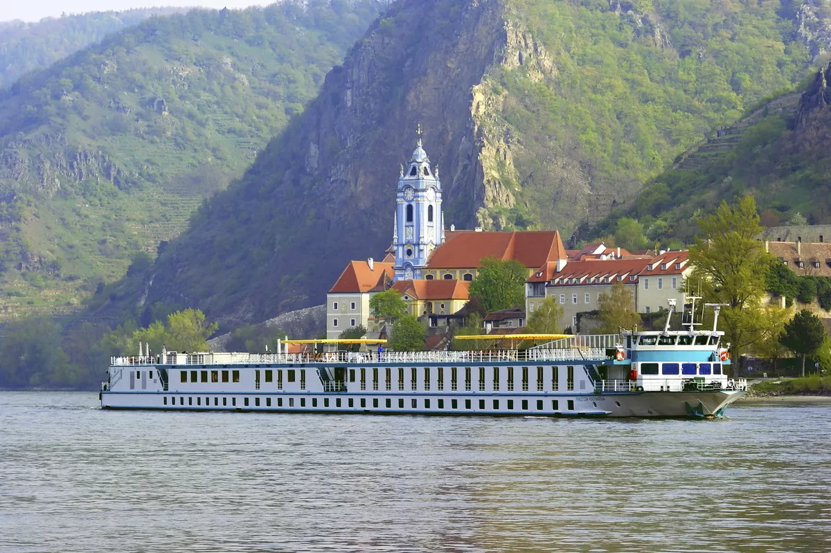MS Prinzessin Katharina vor Dürnstein - © 