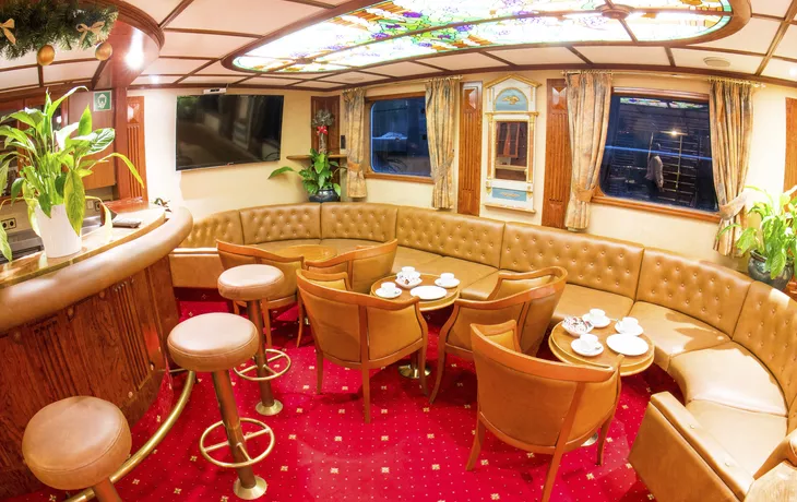 kleine Bar mit Bibliothek auf dem Hauptdeck - © 