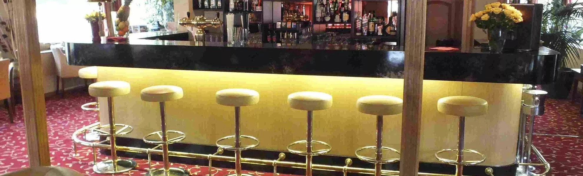 Salon / Bar