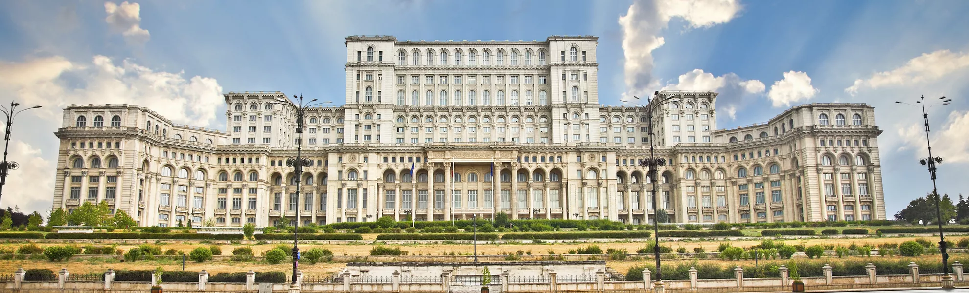 Rumänisches Parlament, Bukarest - © shutterstock_127268432