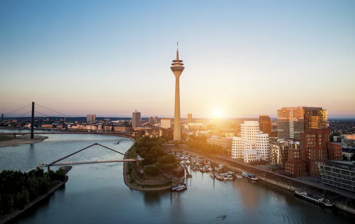 © engel.ac - stock.adobe.com - Skyline und Medienhafen, Düsseldorf