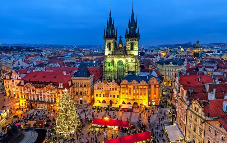 © Rostislav Glinsky - Fotolia - Altstädter Ring in Prag in der Weihnachtszeit