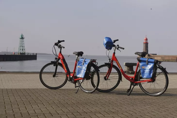 E-Bike und 7-Gang-Velo E-Bike und 7-Gang-Velo