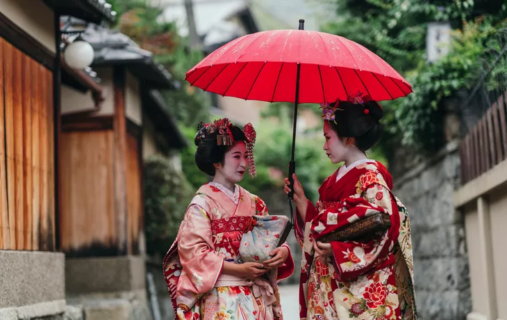 © juripozzi - stock.adobe.com - Porträt einer Maiko-Geisha