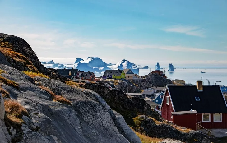 © Nicole - Fotolia - Die Schönheit der Kolonialhäuser und der Eisfjord in Ilulissat, Grönland