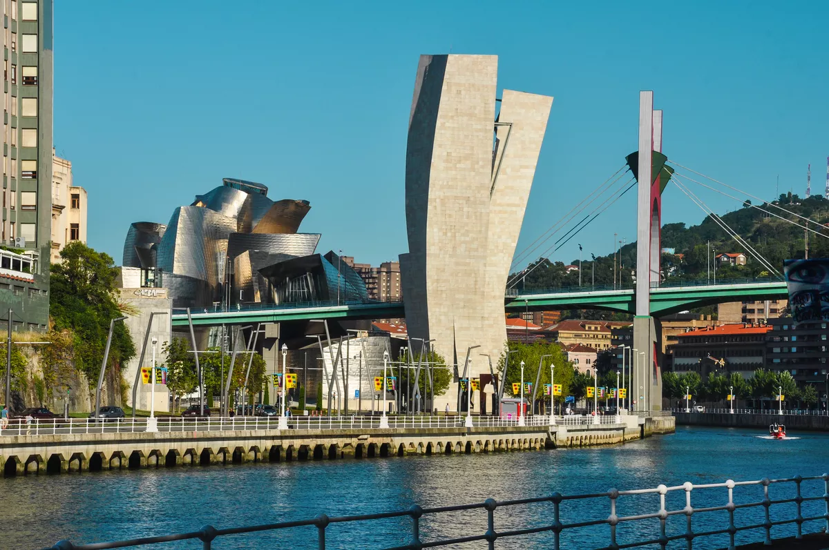 Guggenheim Museum, Bilbao - ©luisfpizarro - stock.adobe.com