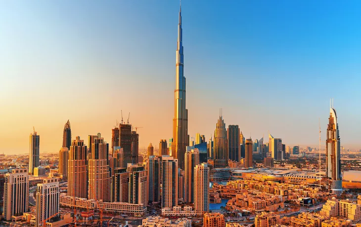 ©Rastislav Sedlak SK - stock.adobe.com - Dubai bei Sonnenuntergang in den Vereinigten Arabischen Emiraten