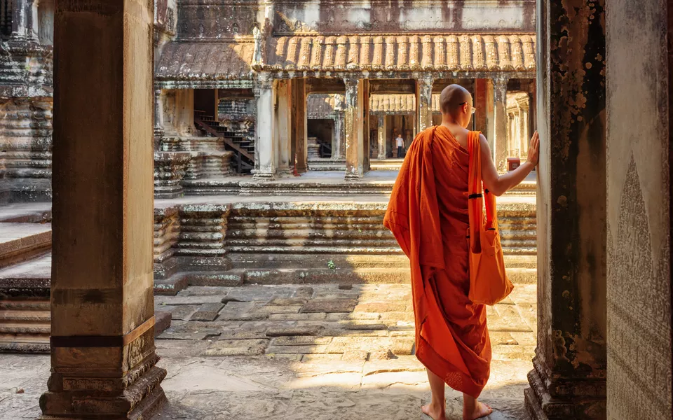 Buddhistischer Mönch, der Höfe von Angkor Wat erforscht,Siem Reap - ©efired - stock.adobe.com