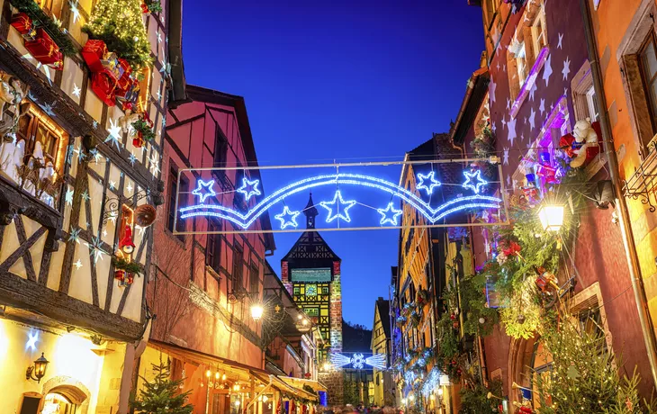 © Boris Stroujko - stock.adobe.com - Weihnachtsmarkt, Riquewihr