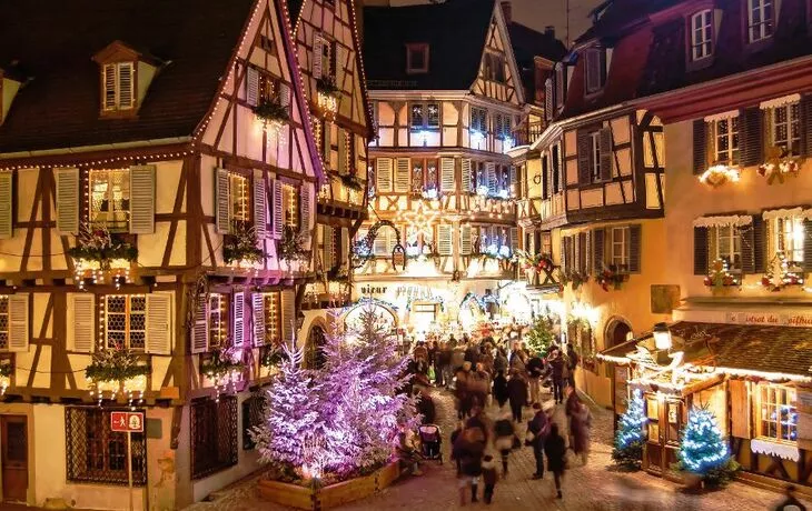 © Alexi TAUZIN - Fotolia - Der Weihnachtsmarkt in Colmar im Elsass