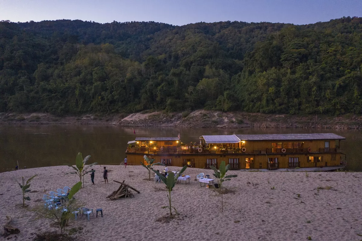 Dinner auf der Sandbank, Laos