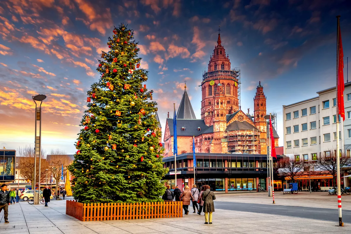 Domplatz in Mainz - © Sina Ettmer - stock.adobe.com