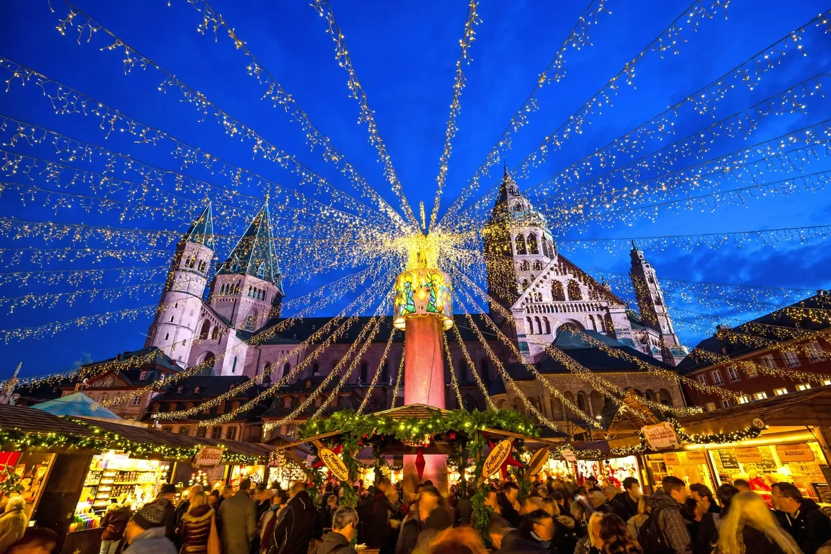 Weihnachtsmarkt am Mainzer Dom - © pure-life-pictures - Fotolia