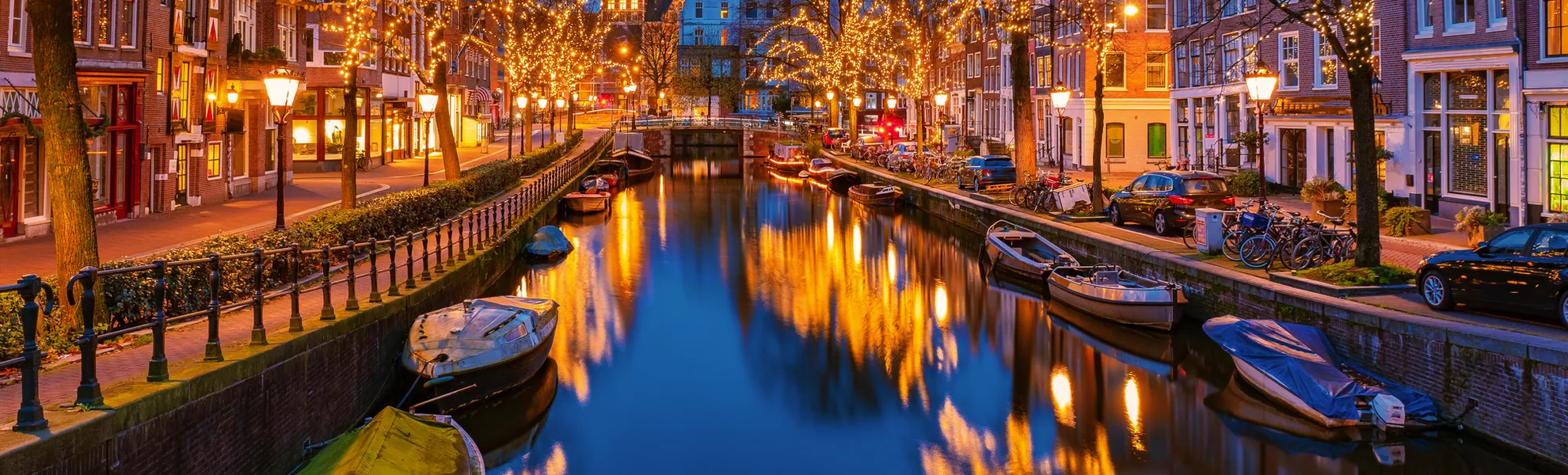 Amsterdams Kanäle mit Weihnachtsbeleuchtung - © Fokke Baarssen - stock.adobe.com