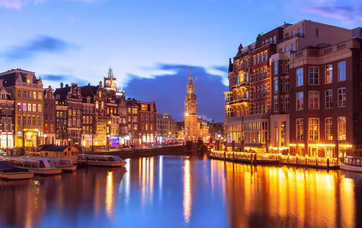 © Kavalenkava - stock.adobe.com - Amsterdam im Winter