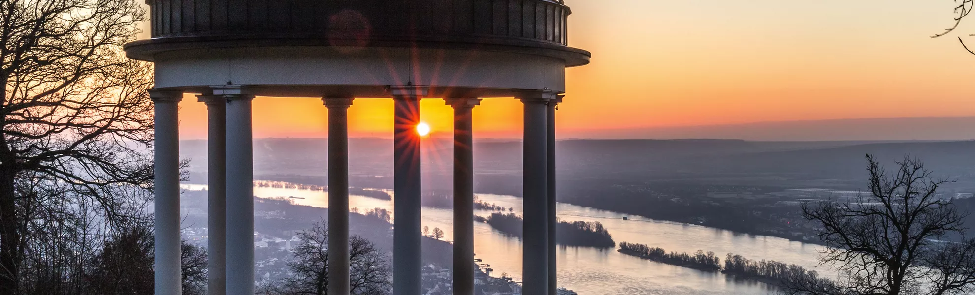 Blick vom Niederwalddenkmal in Rüdesheim - © parallel_dream - stock.adobe.com