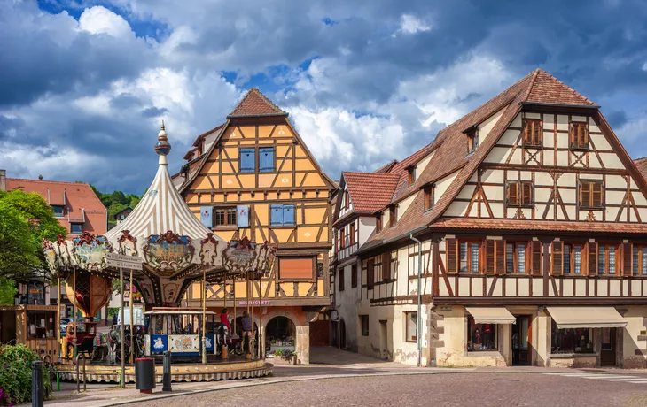 © Jürgen Wackenhut - stock.adobe.com - Fachwerkensemble in der historischen Altstadt in Obernai