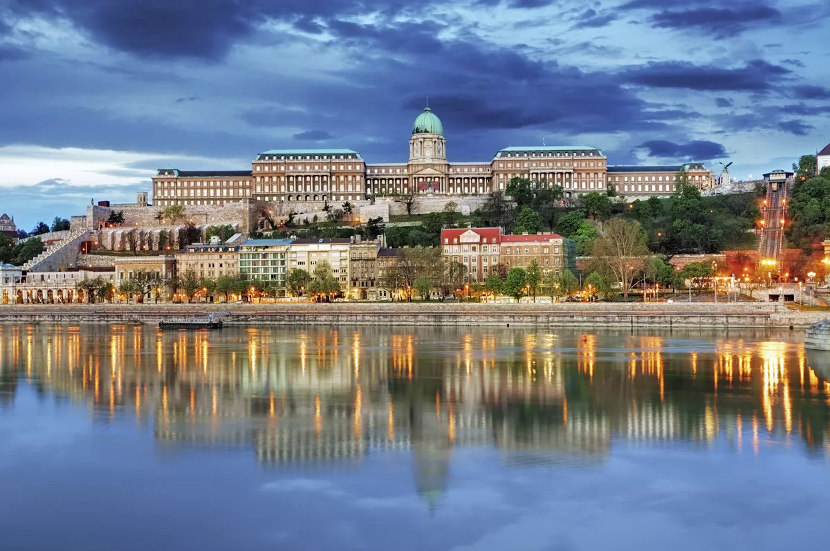 Burgpalast, Budapest - © shutterstock_284675726