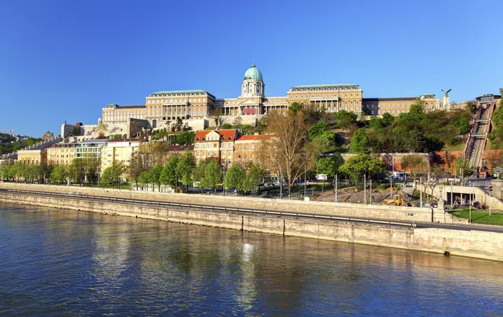 © shutterstock_288867860 - Burgpalast, Budapest