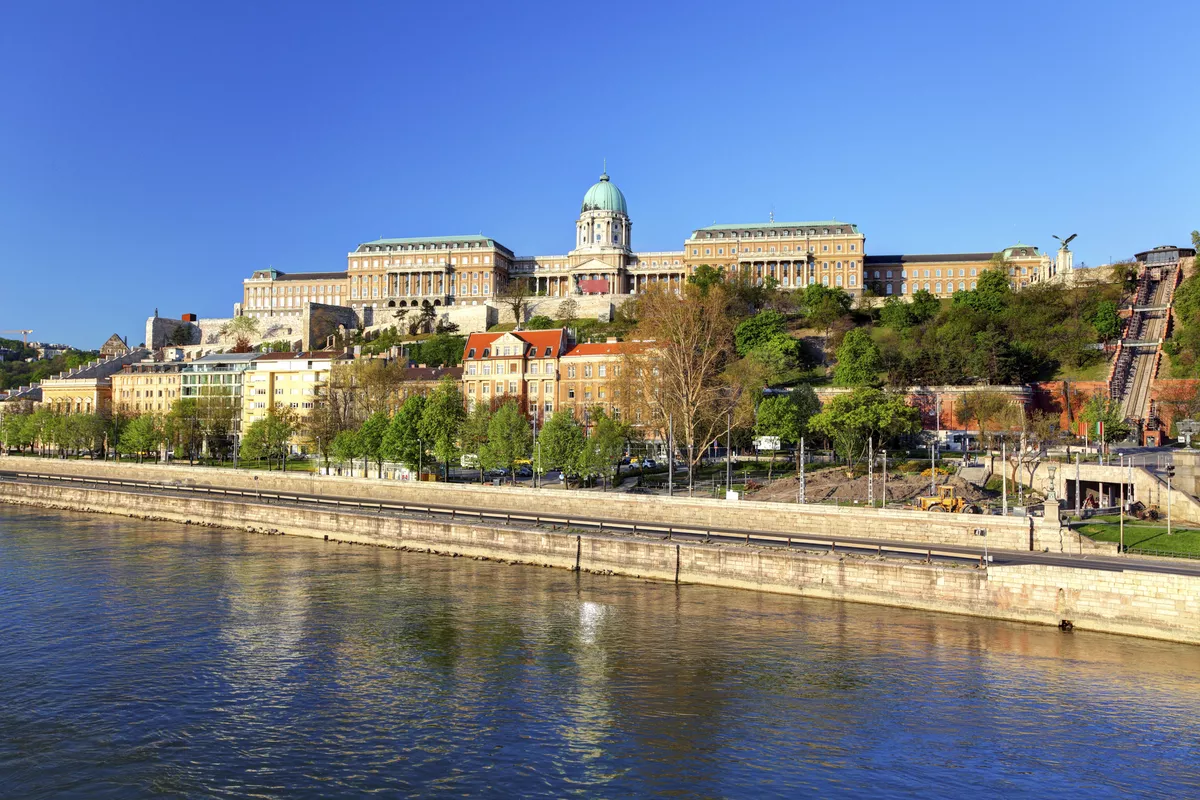 Burgpalast, Budapest - © shutterstock_288867860