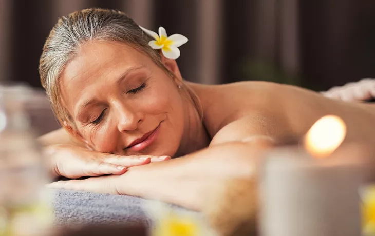 © Rido - stock.adobe.com - relaxen im Spa