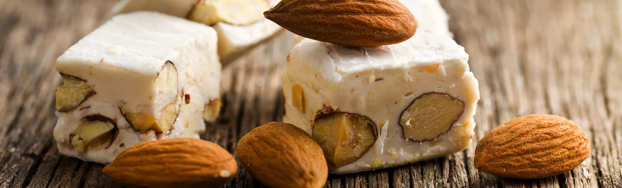 Weisser Nougat mit Mandeln - ©Jiri Hera - stock.adobe.com