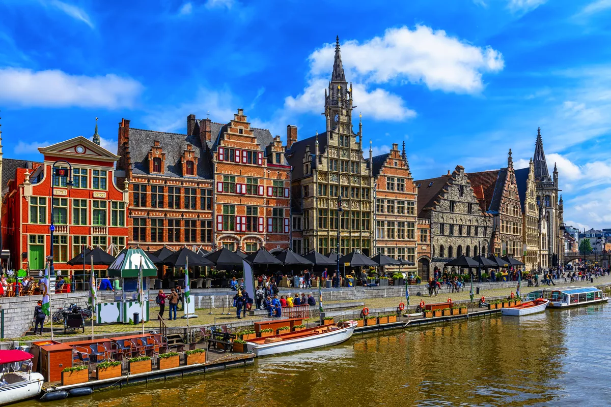 Blick auf den Graslei-Kai und den Fluss Leie im historischen Stadtzentrum von Gent - © Ekaterina Belova - stock.adobe.com Blick auf den Graslei-Kai und den Fluss Leie im historischen Stadtzentrum von Gent - © Ekaterina Belova - stock.adobe.com