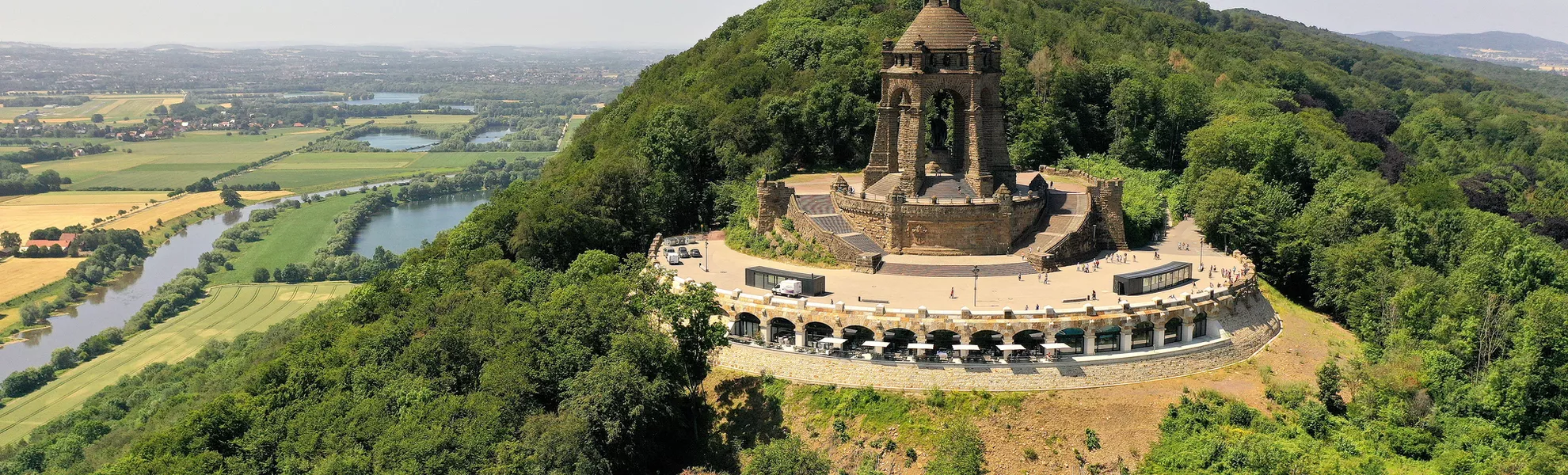 Porto Westfalica mit Kaiser-Wilhelm-Denkmal - ©Jürgen Krüger - stock.adobe.com