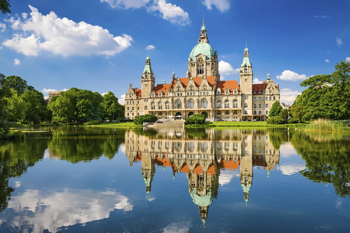 Rathaus Hannover am Maschsee - © Mapics - stock.adobe.com