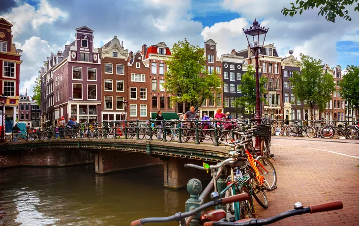 Kanal in Amsterdam - © adisa - stock.adobe.com
