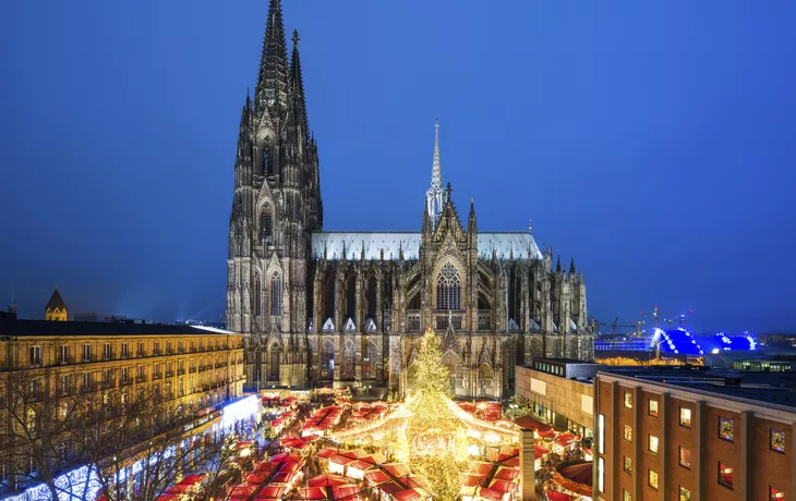 Weihnachtsmarkt mit Dom, Köln - © 92590376 - Fotolia Weihnachtsmarkt mit Dom, Köln - © 92590376 - Fotolia
