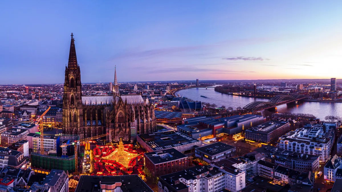 Weihnachtsmarkt am Kölner Dom - © Fokke - stock.adobe.com