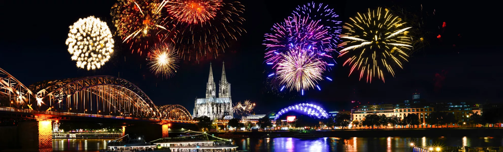 Kölner Lichter - © EKH-Pictures - stock.adobe.com