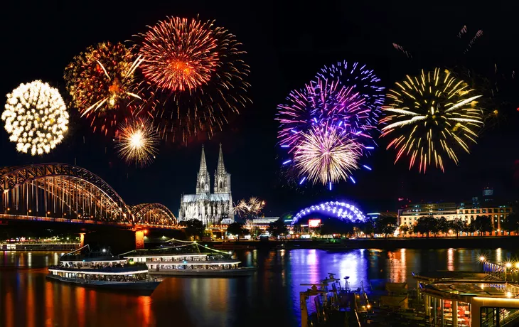 Kölner Lichter - © EKH-Pictures - stock.adobe.com