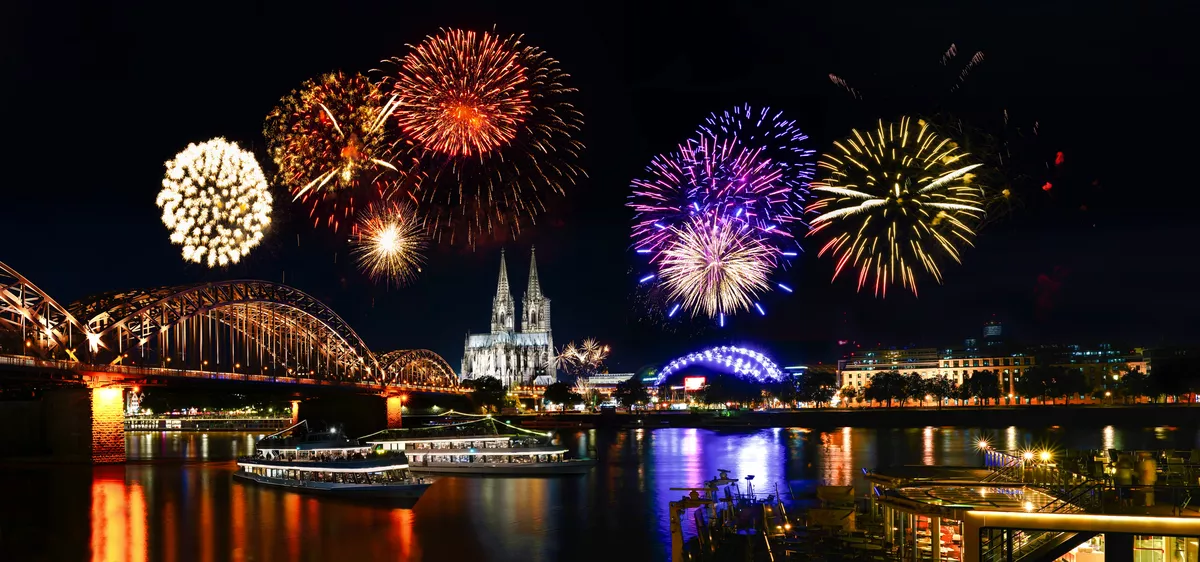Kölner Lichter - © EKH-Pictures - stock.adobe.com