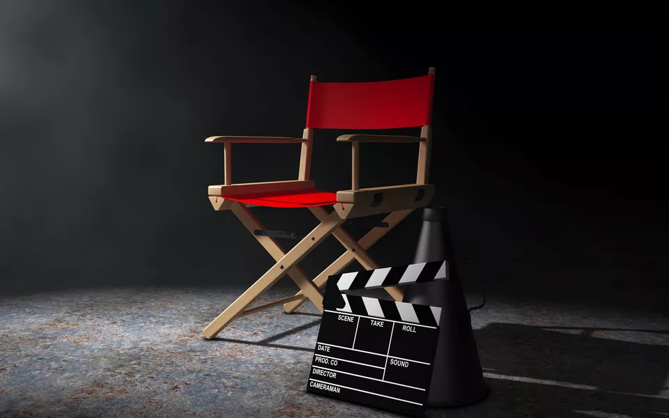 roter Regiestuhl, Movie Clapper und Megaphon - ©doomu - stock.adobe.com roter Regiestuhl, Movie Clapper und Megaphon - ©doomu - stock.adobe.com