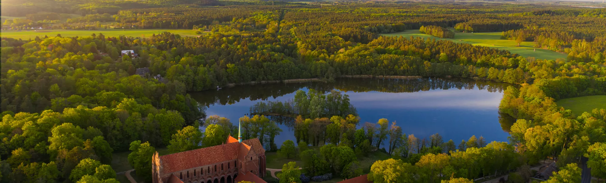 Kloster Chorin in Brandenburg zum Sonnenuntergang - © Tilo Grellmann - stock.adobe.com