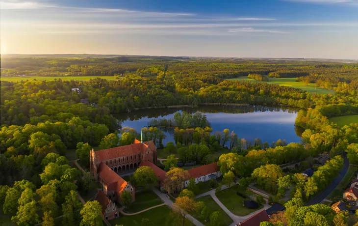 © Tilo Grellmann - stock.adobe.com - Kloster Chorin in Brandenburg zum Sonnenuntergang