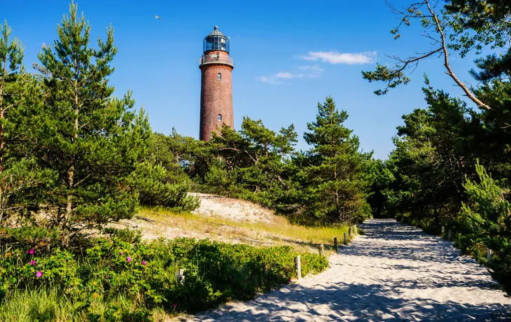© marcus_hofmann - stock.adobe.com - Leuchtturm Darßer Ort