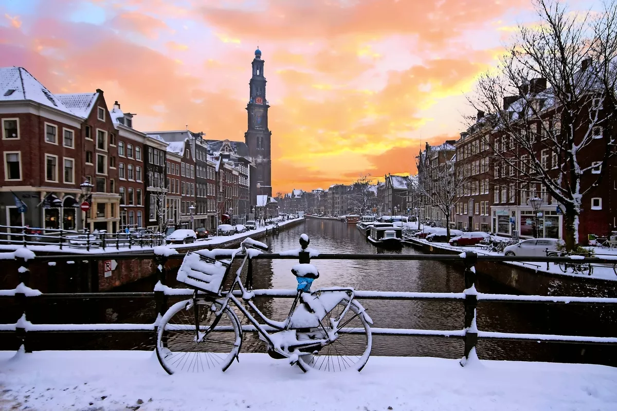 Westerkerk im winterlichen Amsterdam, Niederlande - © Nataraj - stock.adobe.com