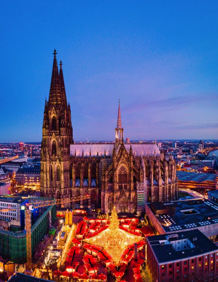 Kölner Weihnachtsmarkt - © Fokke Baarssen - stock.adobe.com