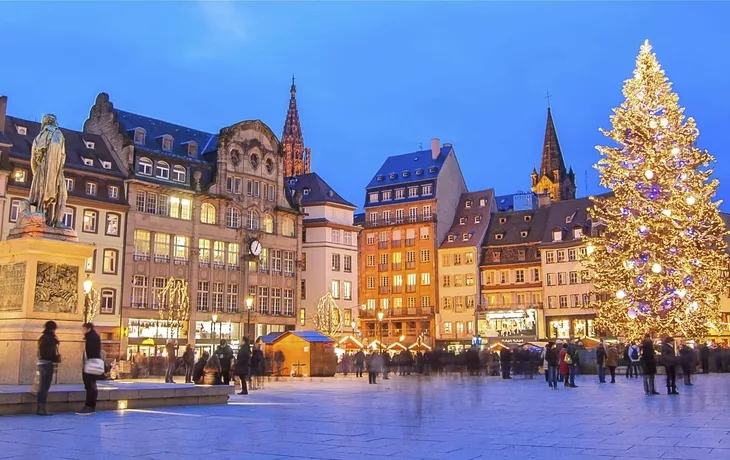 © Alexi TAUZIN - Fotolia 88080261 - Weihnachtsmarkt, Strasbourg