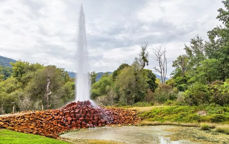 Andernach Geyser - start of eruption