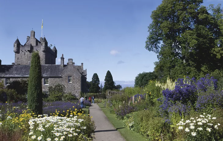 © DEREKMcDOUGALL - Cawdor Castle