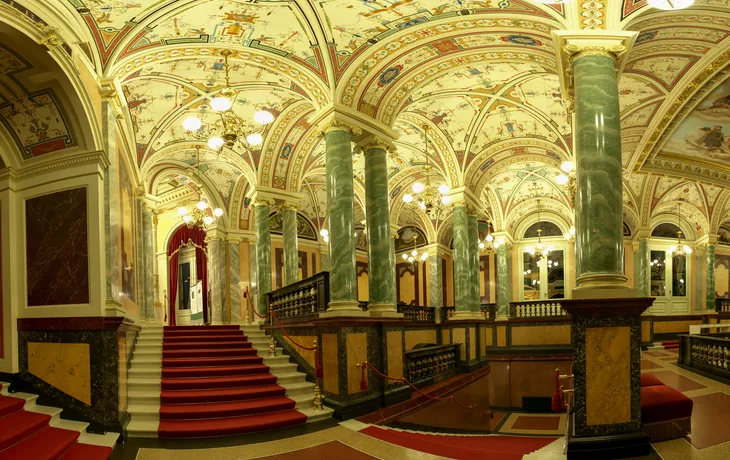 © kivi80 - stock.adobe.com - Semperoper von innen