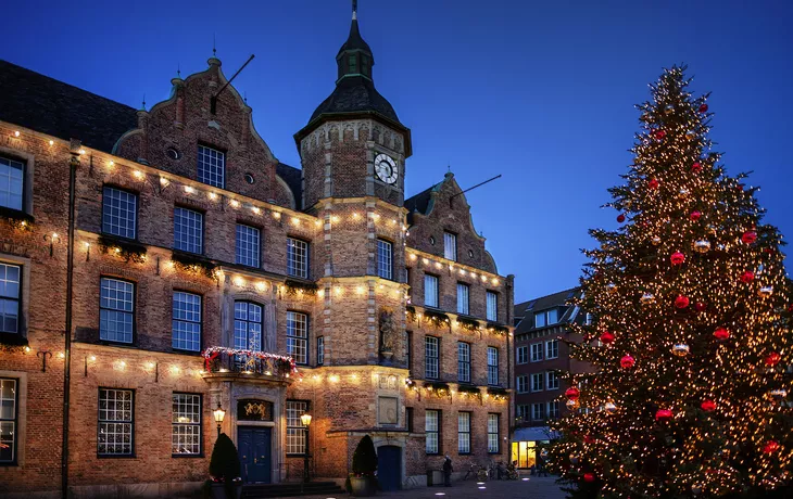 © janvier - stock.adobe.com - Weihnachtszeit in Düsseldorf