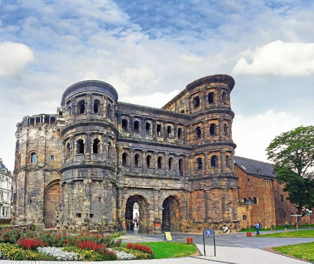 Porta Nigra: das schwarze Stadttor von Trier - © Pecold - Fotolia
