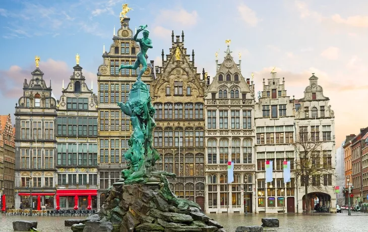 © neirfy - stock.adobe.com - Grote Markt in Antwerpen